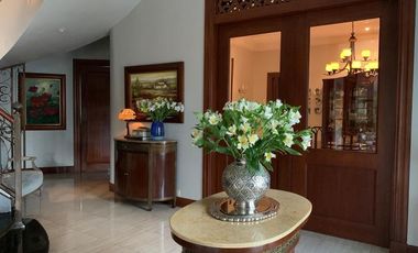 Grande casa en venta 1km Samborondón (J Luna)