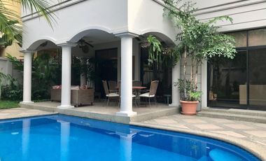 Grande casa en venta 1km Samborondón (J Luna)