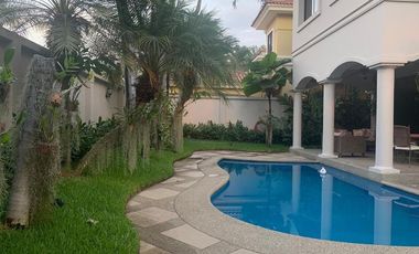 Grande casa en venta 1km Samborondón (J Luna)