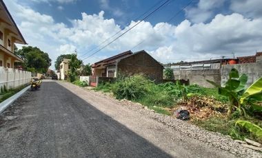 Tanah dijual di Jawa Tengah, Surakarta - Berperabot lengkap