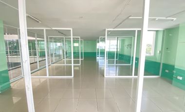 RENTA LOCALES FRENTE CENTRAL CAMIONERA METEPEC EDO DE MEXICO