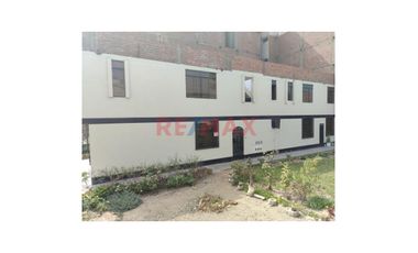 Venta De Amplia Casa En El Distrito De Ate, 2 Pisos, Azotea Y Base Para 5 Pisos