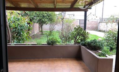 Casa en venta de 3 dorm. en Santa Cruz