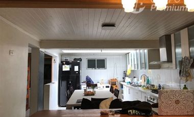 Casa en venta de 3 dorm. en Santa Cruz