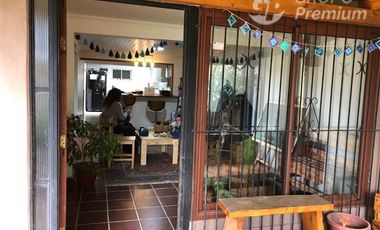 Casa en venta de 3 dorm. en Santa Cruz