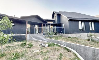 Casa en venta en el arrayan de 6 dorm.