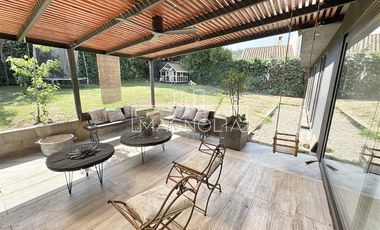 Casa en venta en el arrayan de 6 dorm.