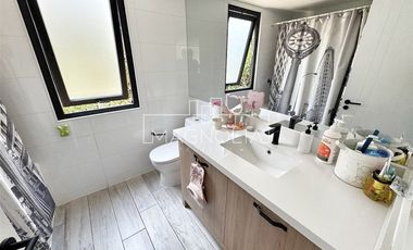 Casa en venta en el arrayan de 6 dorm.