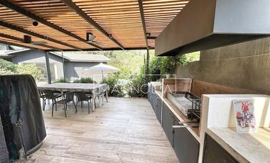Casa en venta en el arrayan de 6 dorm.