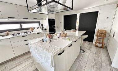 Casa en venta en el arrayan de 6 dorm.