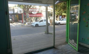 VENTA EN BLOC 2 LOCALES Y DEPARTAMENTO DE 2 AMBIENTES