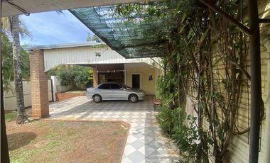 VENDO, excelente vivienda en esquina, Bª Itaembe mini- Posadas Mnes