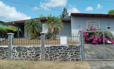 VENDO CASA EN LA CHORRERA GUADALUPE 3R