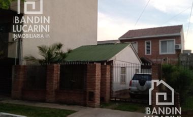 Casa en Venta en Berazategui. Dos casas. Ideal familia grande o dos familias.