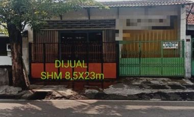 Rumah Jalan Raya Simokerto Strategis Siap Huni