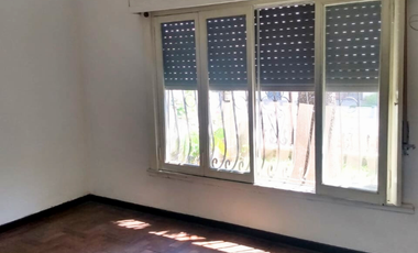 Venta vivienda multifamiliar zona Villa Ballester.