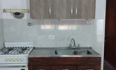 Venta vivienda multifamiliar zona Villa Ballester.
