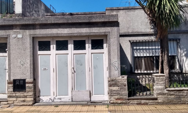 Venta vivienda multifamiliar zona Villa Ballester.