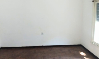 Venta vivienda multifamiliar zona Villa Ballester.