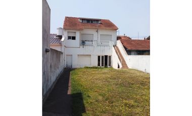 VENTA CASA CON LOCAL Y DEPARTAMENTO, QUINCHO Y PARQUE