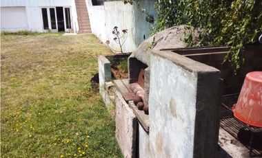 VENTA CASA CON LOCAL Y DEPARTAMENTO, QUINCHO Y PARQUE