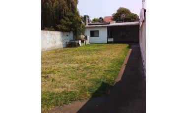 VENTA CASA CON LOCAL Y DEPARTAMENTO, QUINCHO Y PARQUE