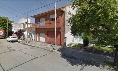 VENTA CASA CON LOCAL Y DEPARTAMENTO, QUINCHO Y PARQUE
