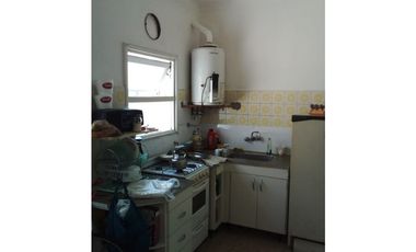 VENTA CASA CON LOCAL Y DEPARTAMENTO, QUINCHO Y PARQUE