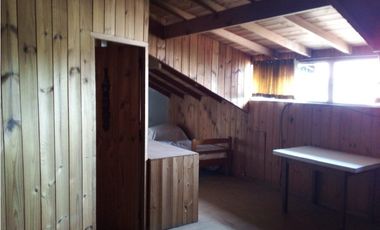 VENTA CASA CON LOCAL Y DEPARTAMENTO, QUINCHO Y PARQUE