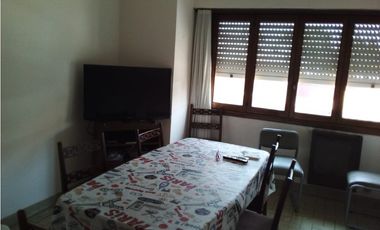 VENTA CASA CON LOCAL Y DEPARTAMENTO, QUINCHO Y PARQUE