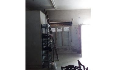 VENTA CASA CON LOCAL Y DEPARTAMENTO, QUINCHO Y PARQUE
