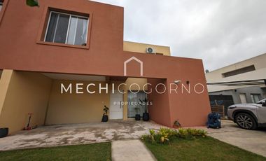Espectacular casa en alquiler de 3 dormitorios en Casas de Santa María, Villa Nueva
