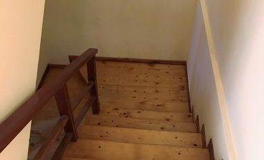 HURLINGHAM SOLIDO CHALET CLASICO EN VENTA, SUBSUELO Y 3 PLANTAS.