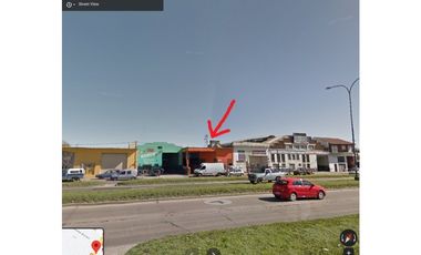 Excelente galpón sobre Avda. Champagnat. Apto diversos emprendimientos. Distrito Ie.