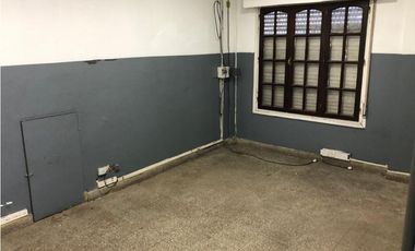 Excelente galpón sobre Avda. Champagnat. Apto diversos emprendimientos. Distrito Ie.