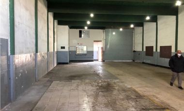 Excelente galpón sobre Avda. Champagnat. Apto diversos emprendimientos. Distrito Ie.