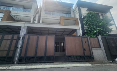 DIJUAL RUMAH 3 LANTAI DI PANCORAN TIMUR