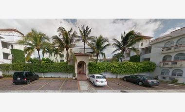 Departamento amueblado en planta baja con alberca común en Fracc. Tampiquera