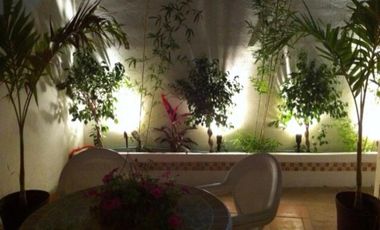 Departamento amueblado en planta baja con alberca común en Fracc. Tampiquera