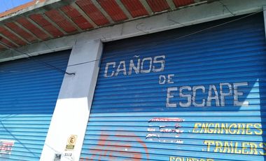 MUY BUEN GALPON, SOBRE AV. MARQUEZ, 200 M2