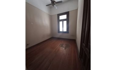 VENTA  6 AMBIENTES CON DEPEND.BALCON.PATIO .AV CORRIENTES 2900