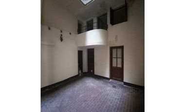 VENTA  6 AMBIENTES CON DEPEND.BALCON.PATIO .AV CORRIENTES 2900