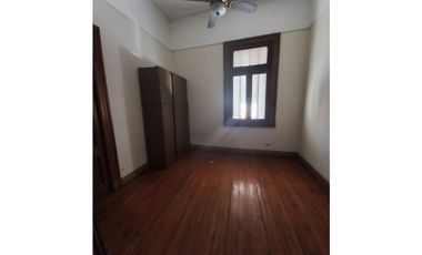 VENTA  6 AMBIENTES CON DEPEND.BALCON.PATIO .AV CORRIENTES 2900