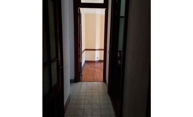 VENTA  6 AMBIENTES CON DEPEND.BALCON.PATIO .AV CORRIENTES 2900