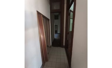 VENTA  6 AMBIENTES CON DEPEND.BALCON.PATIO .AV CORRIENTES 2900