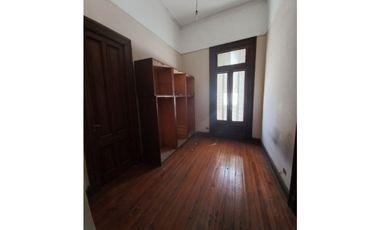 VENTA  6 AMBIENTES CON DEPEND.BALCON.PATIO .AV CORRIENTES 2900