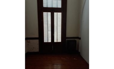 VENTA  6 AMBIENTES CON DEPEND.BALCON.PATIO .AV CORRIENTES 2900