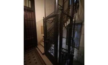 VENTA  6 AMBIENTES CON DEPEND.BALCON.PATIO .AV CORRIENTES 2900