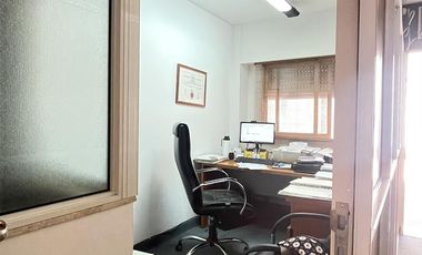 Venta Oficina al frente con patio