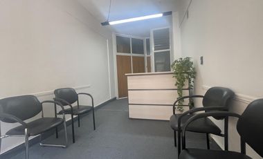 Venta Oficina al frente con patio